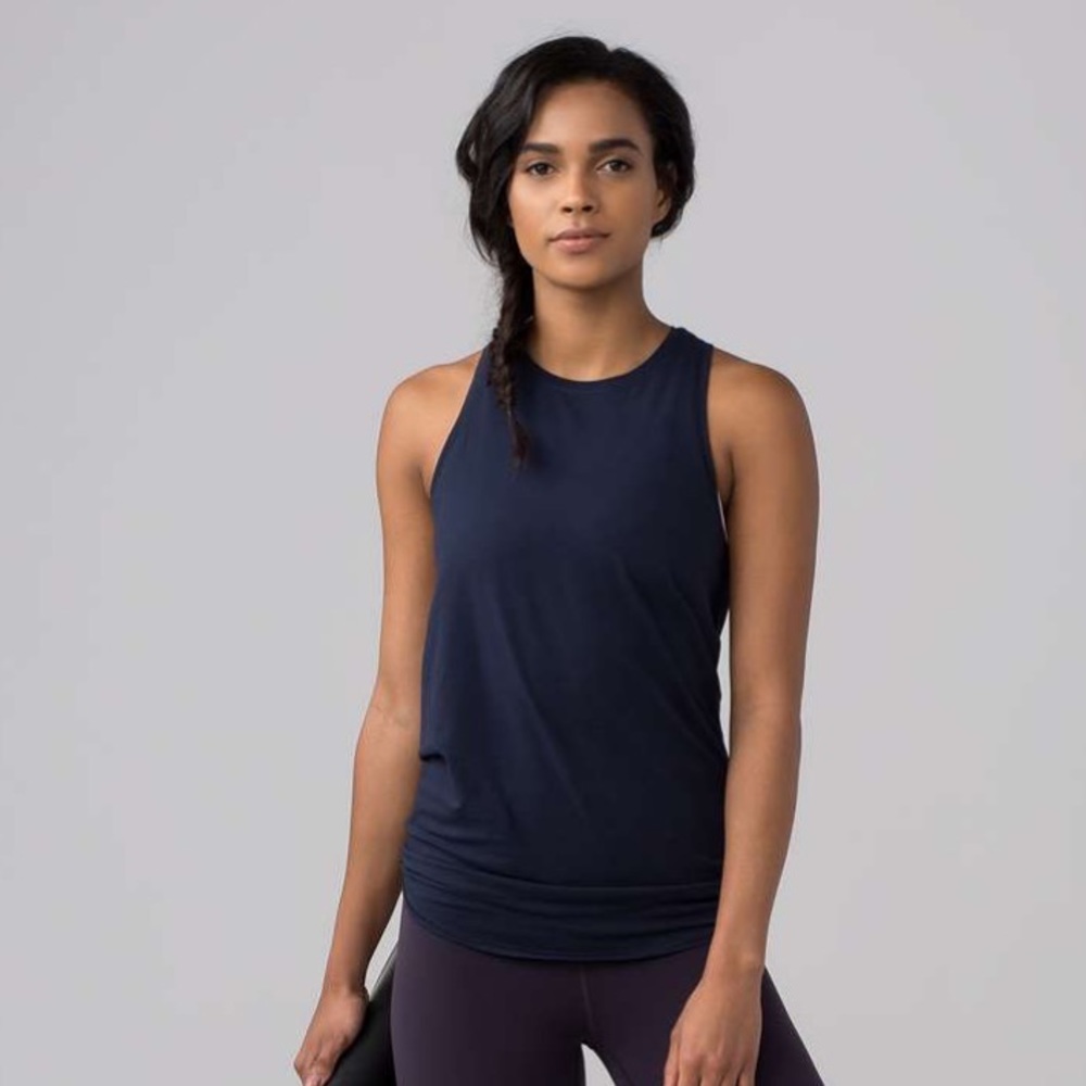 Lululemon Women’s tank top navy blue size 6. ‘All tied up’ workout tank